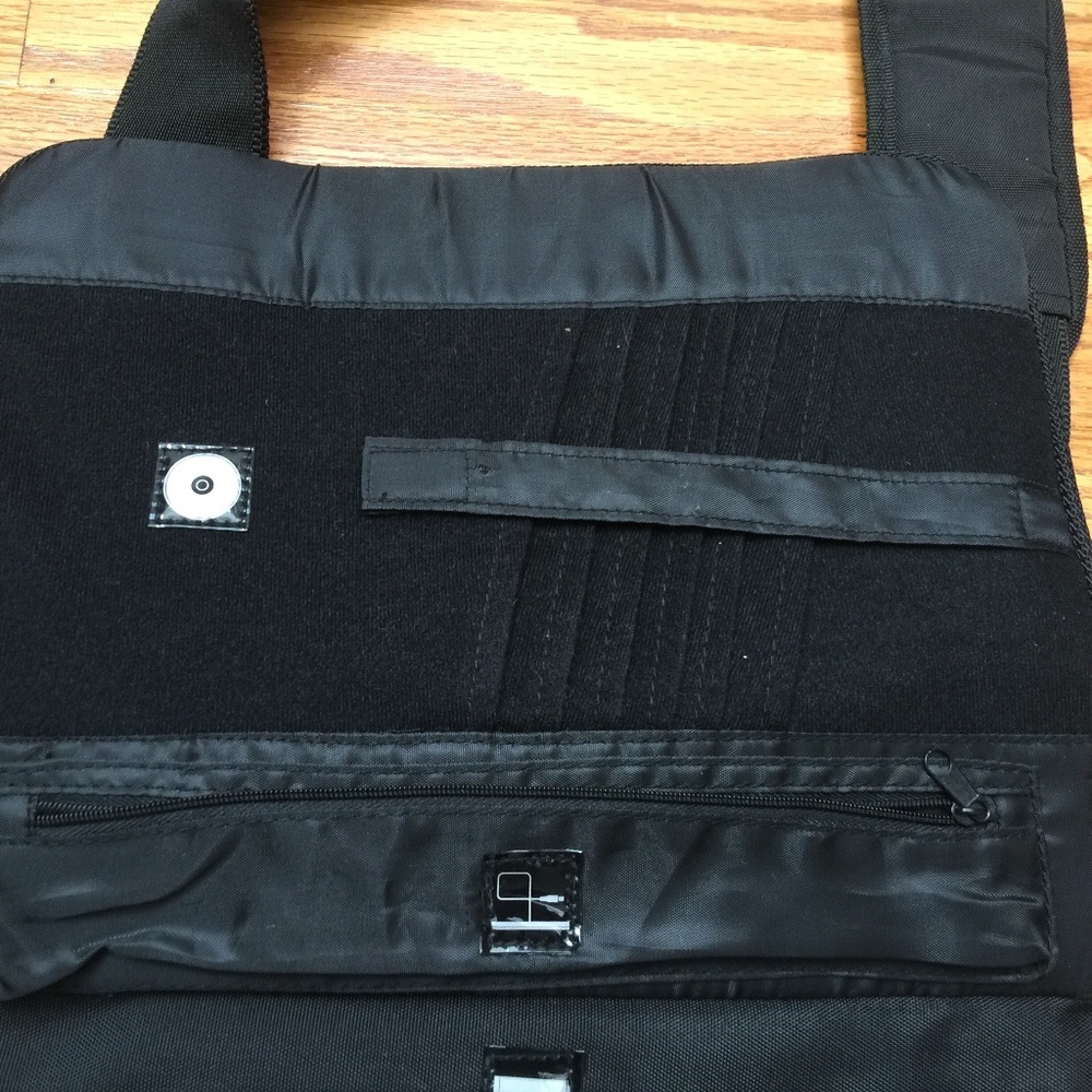 Nintendo Wii Black Blue Carrying Case Travel Bag - Picture 6 of 7